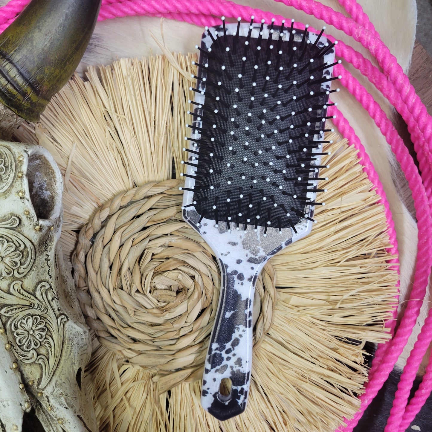 Queen Status Hairbrush [black cow]