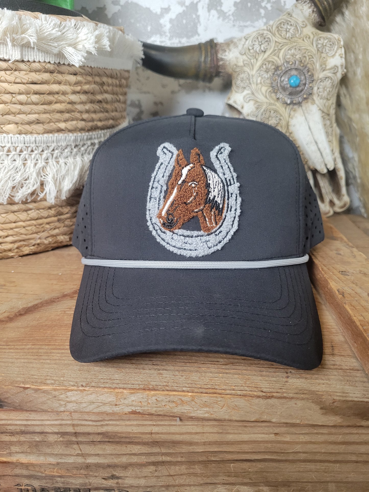 Vintage Lid Trucker Hat [horse shoe]