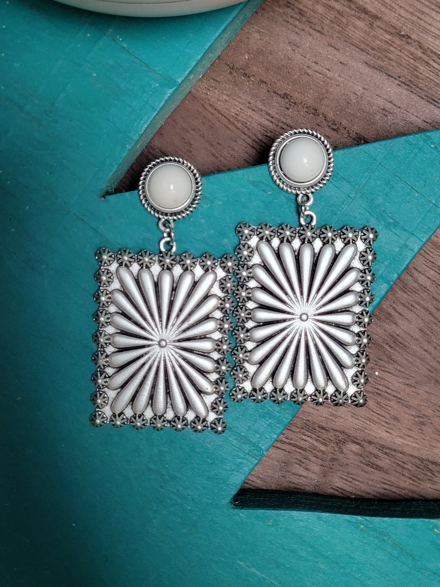 Barton Earring [white]