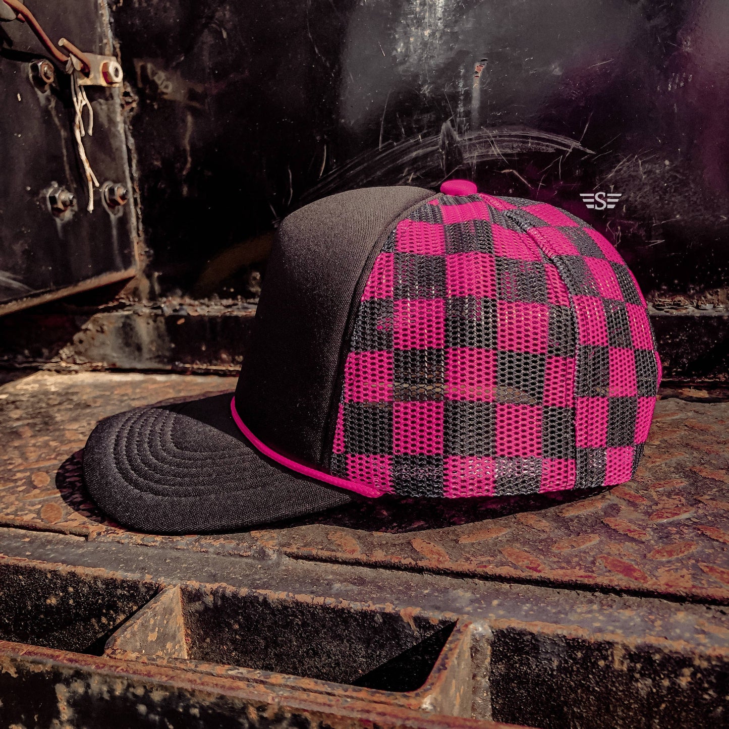 Checkered Trucker Hat [Black/ Pink]